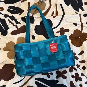 Harvey’s seatbelt bag